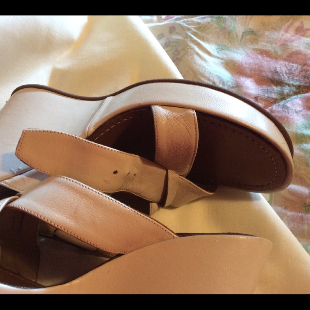 GIFTED FREE with any purchase Italian L Sandals - Picture 6 of 7